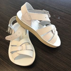 EUC white sun sans swimmers sandals